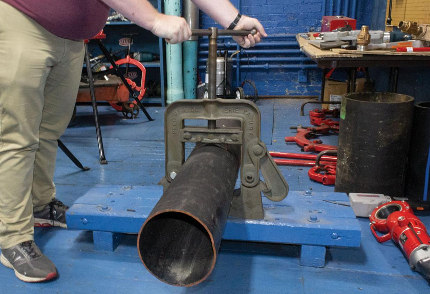 Тиски REED с хомутной защелкой 65